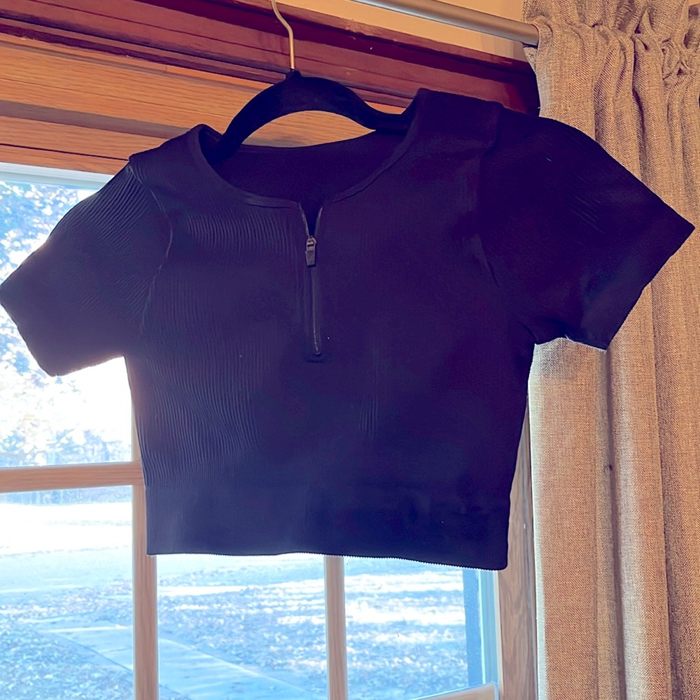 Astoria Activewear Top size Small